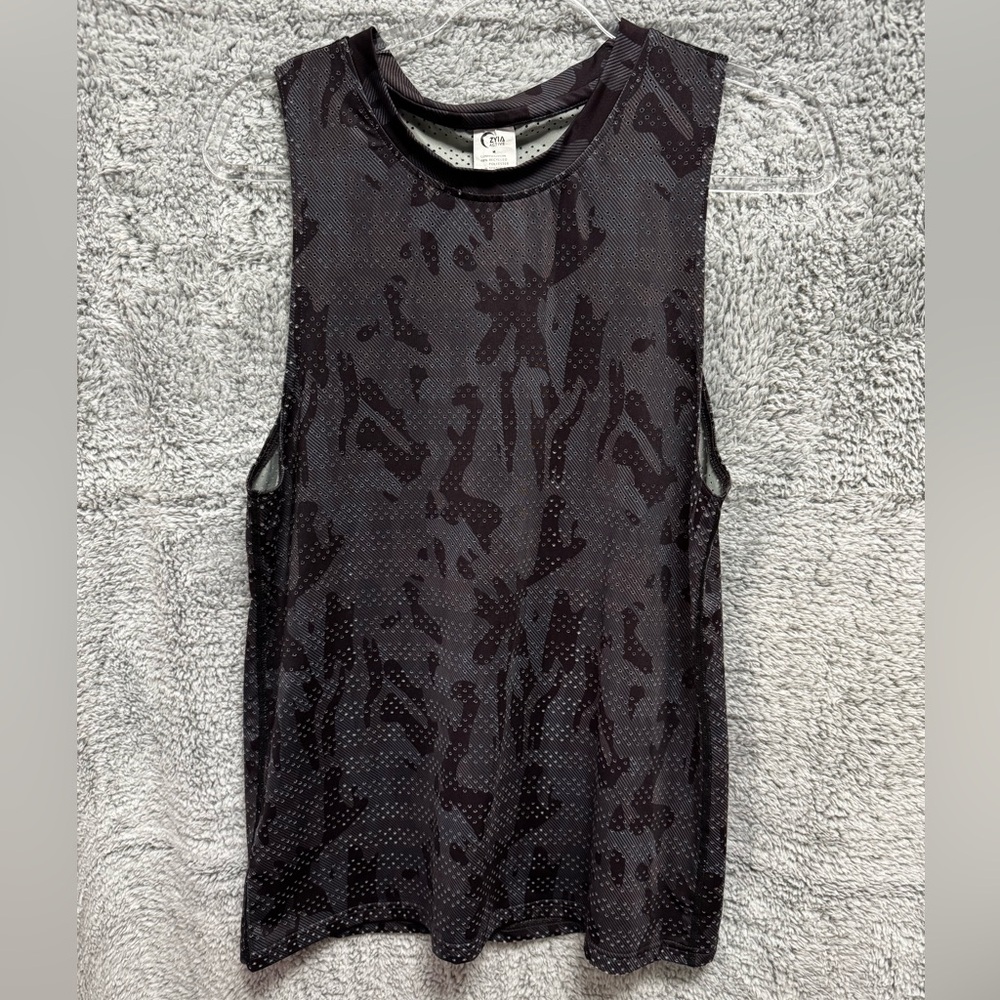 EUC Zyia Camo Chill Muscle Tank sz M
